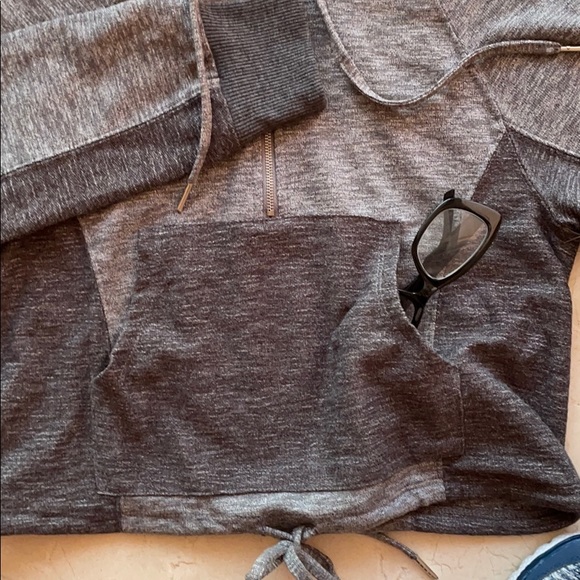 NWT GARAGE 2 TONE LIGHTWEIGHT CROP WITH HOOD - Picture 5 of 5